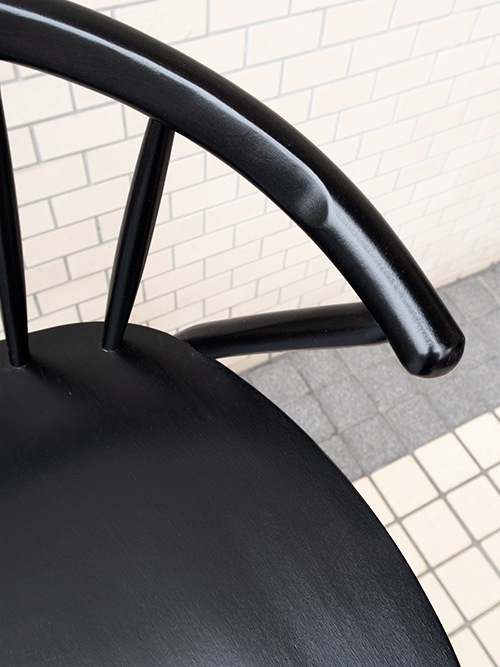 カウンターチェア無垢材の質感が魅力、カフェや飲食店にも馴染むハイチェア