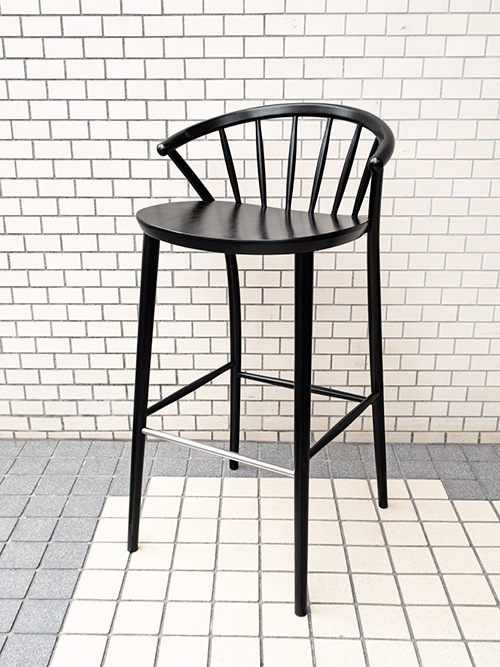 カウンターチェア無垢材の質感が魅力、カフェや飲食店にも馴染むハイチェア