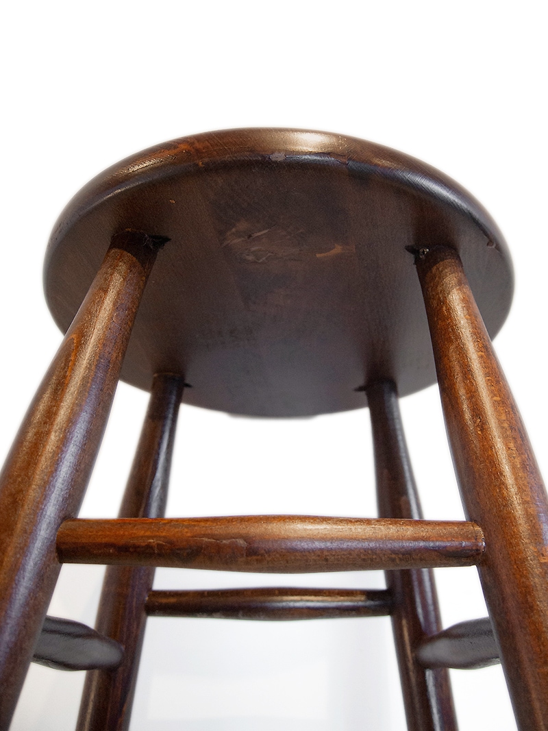 カフェバースタイルの無垢材バースツール｜イデア