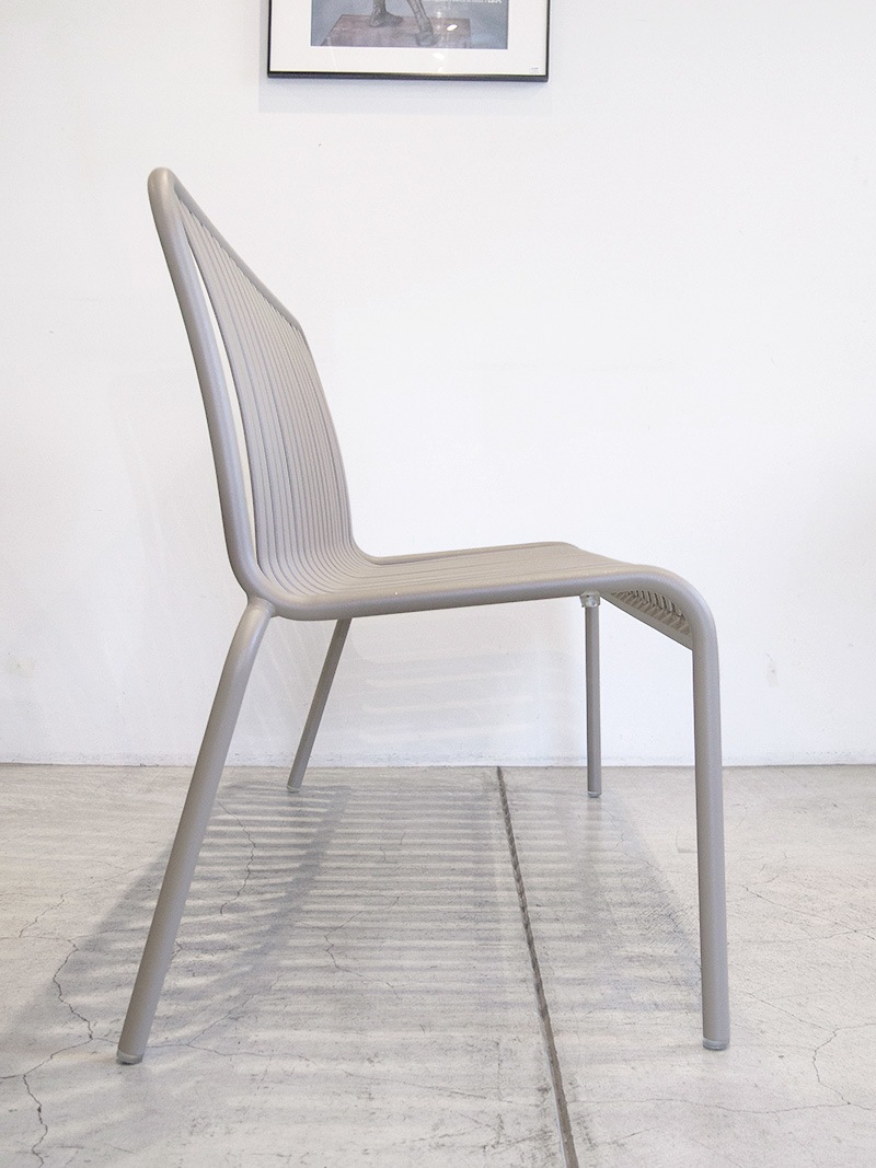 アウトドアファニチャー業務用にもおすすめの重ねられるアルミ製ベンチ