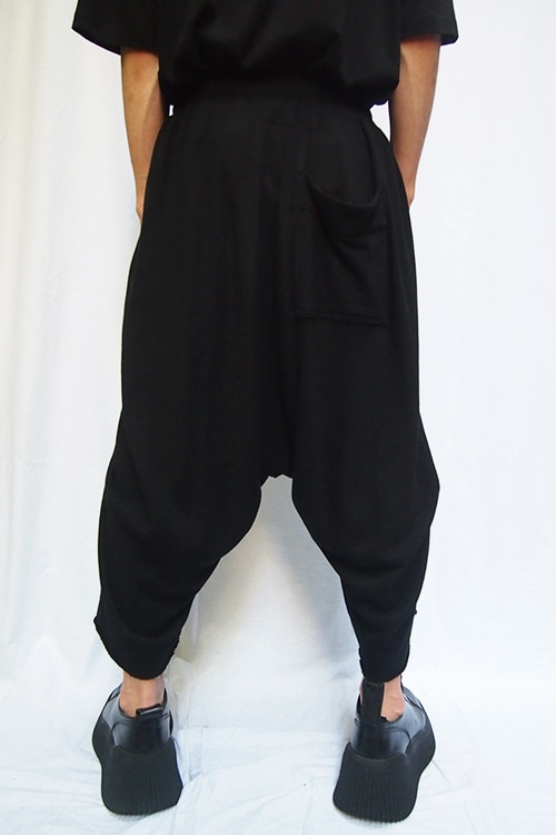 ユリウス　697PAM9 名作シャーリングドレープサルエルパンツ　ブラック 20%OFF】JULIUS SARUEL CROPPED PANTS 697PAM8 | JULIUS(ユリウス