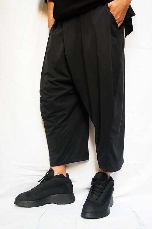 20%OFF】JULIUS TUCKED CROPPED PANTS 657PAM17 | JULIUS(ユリウス