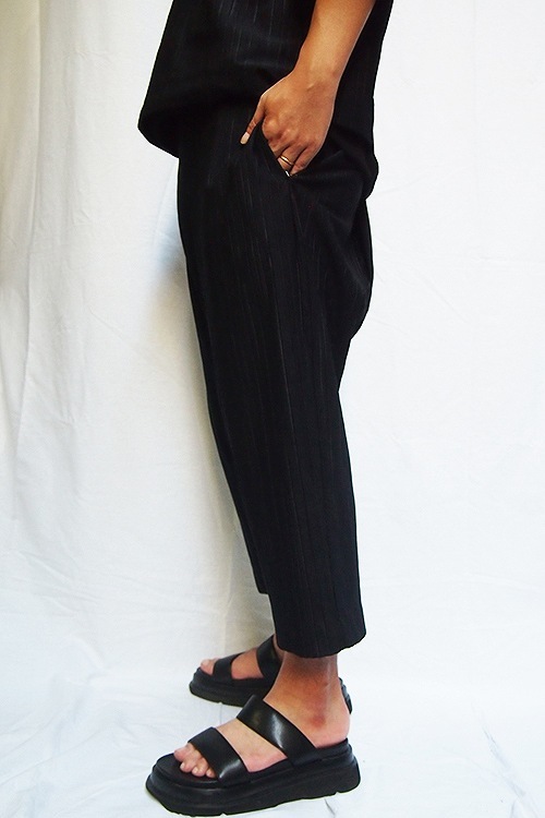 20%OFF】JULIUS TUCKED PLEATING PANTS 657PAM20 | JULIUS(ユリウス
