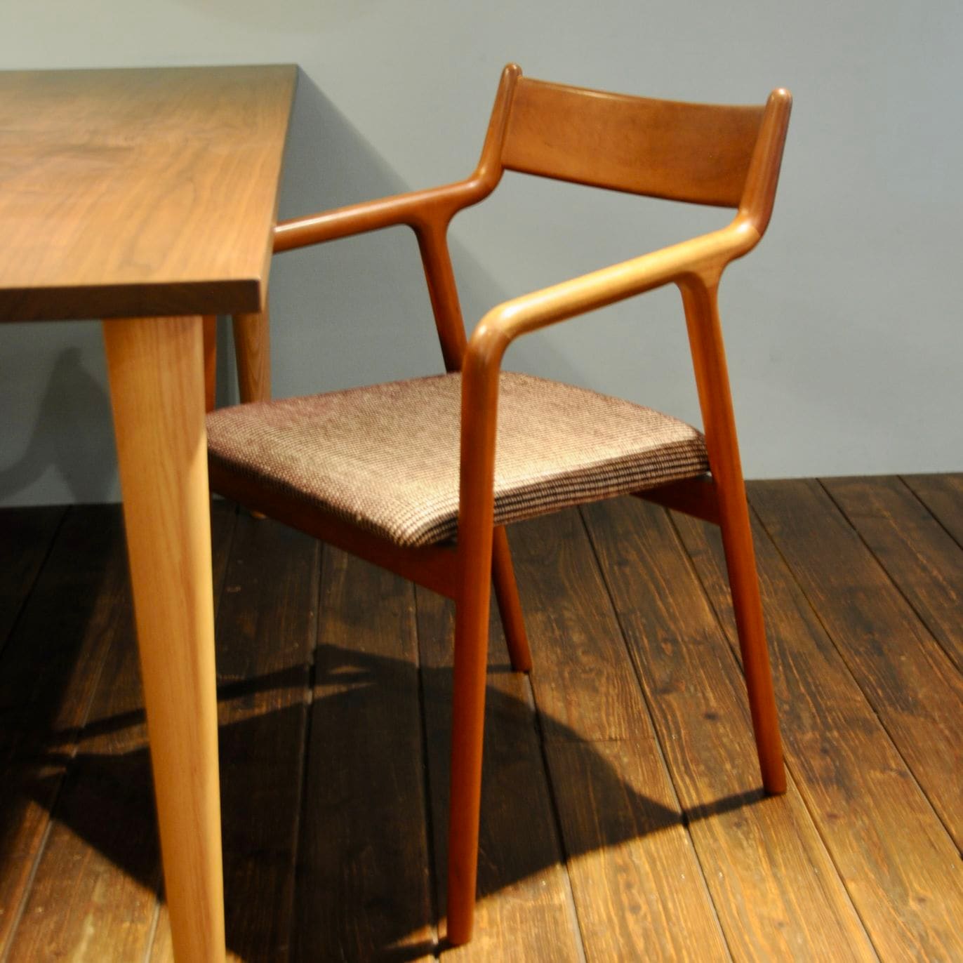 OUTLET】Pepeアームチェア② | SALEアウトレット | イズミファニチャー