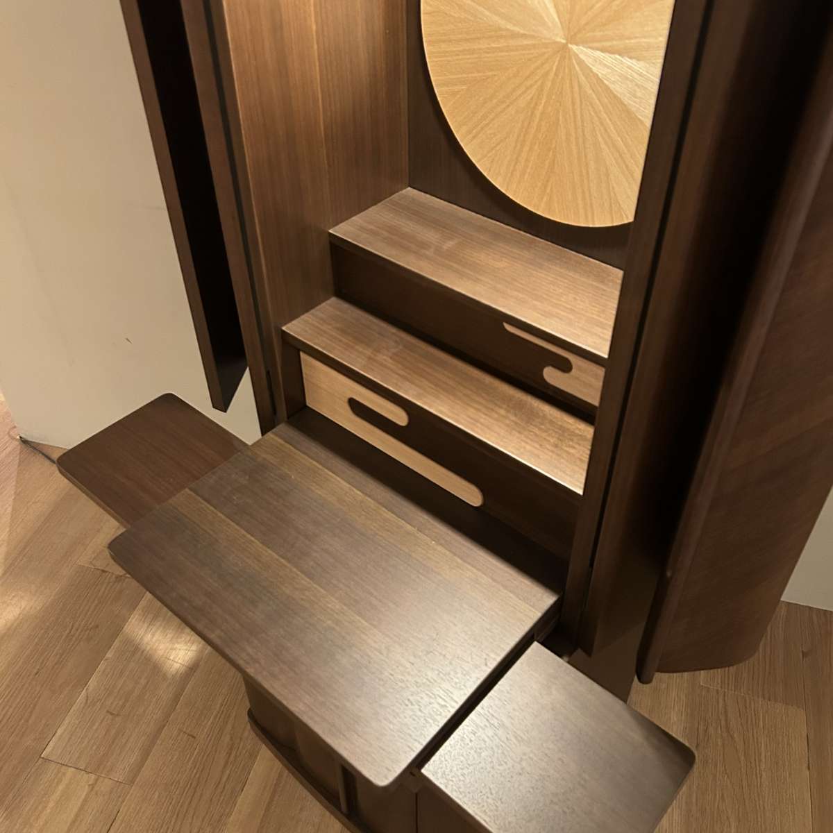 おしゃれな仏壇】スリム縦型タイプ（ウォールナット）MC-026-40