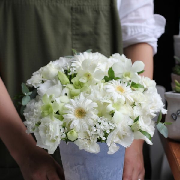 【 お供え 花 アレンジメント フラワー 花束 】 お盆 お悔やみ 法事 供花 葬式 通夜 彼岸 新盆 初盆 四十九日 一周忌 ペット 犬  法事 仏事 命日 新盆 初盆 お盆 命日フラワー