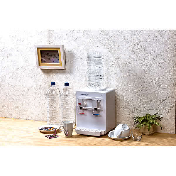 コンパクト 卓上ウォーターサーバー AQUACUBE 温水 冷水 家庭用 2L