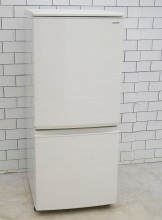 シャープ製2018年式137L中古冷凍冷蔵庫　SJ-D14D-W