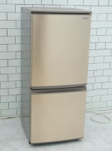 シャープ製2019年式137L中古冷凍冷蔵庫　SJ-D14E-N