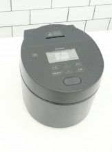 アイリスオーヤマ製2023年式炊飯器0.54L（3合）　RC-ISA30-B