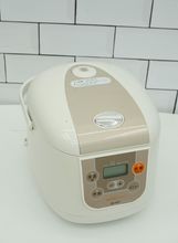 シー・シー・ピー製2021年式中古炊飯器0.65L（3.5合）　BK-R60-WH