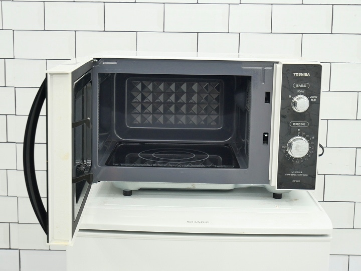 東芝製2020年式中古フラット型電子レンジ ER-SM17(W)