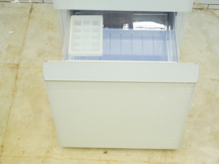 シャープ製2017年式137L中古冷凍冷蔵庫 SJ-G14E4-W
