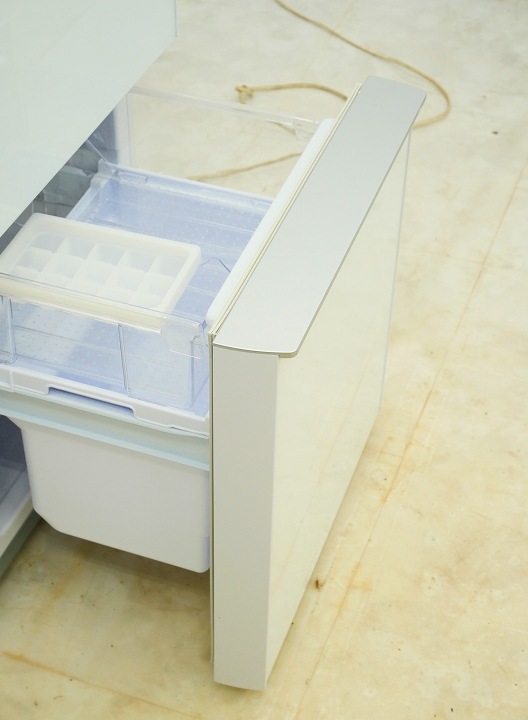 シャープ製2017年式137L中古冷凍冷蔵庫 SJ-G14E4-W