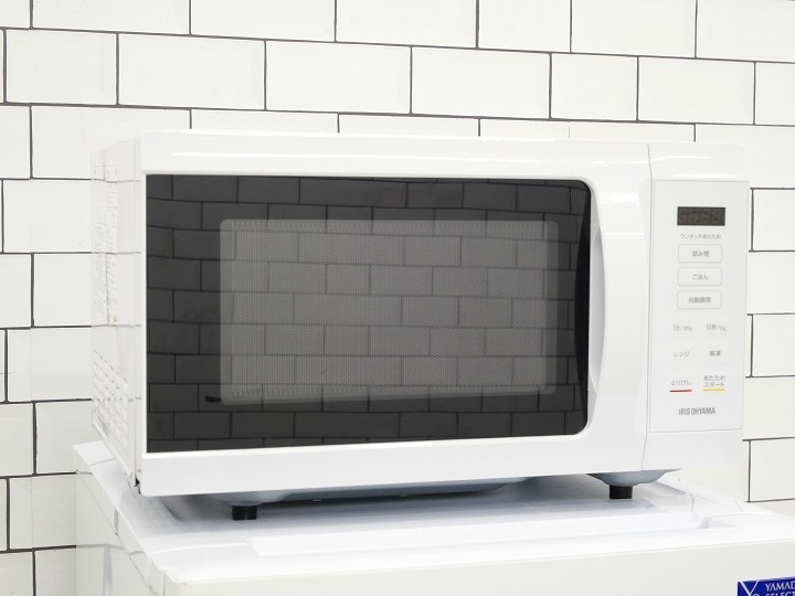 アイリスオーヤマ製2024年式中古フラット型電子レンジ KMB-F186-W
