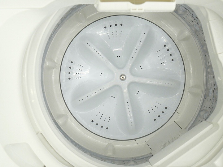 ヤマダ製2023年式6kg中古全自動洗濯機 YWM-T60H1