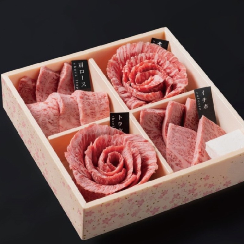 A4等級以上!和牛の花咲く”肉箱三段重”
