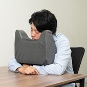 デスクde抱き枕 お昼寝枕 パワーナップピロー 仮眠クッション カバー付き デスククッション|枕（まくら）|布団・寝具