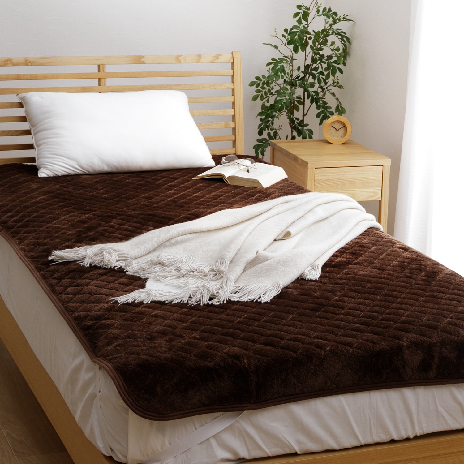 敷パッド ソニーク あったか 寝具 ベッドパッド シングル フランネル キルト加工 ゴムバンド付き 洗濯機OK