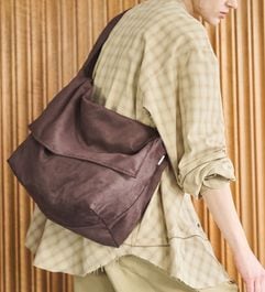 kha:ki ������ �������ɥ˥塼���ڡ��ѡ��Хå� SUEDE NEWSPAPER BAG