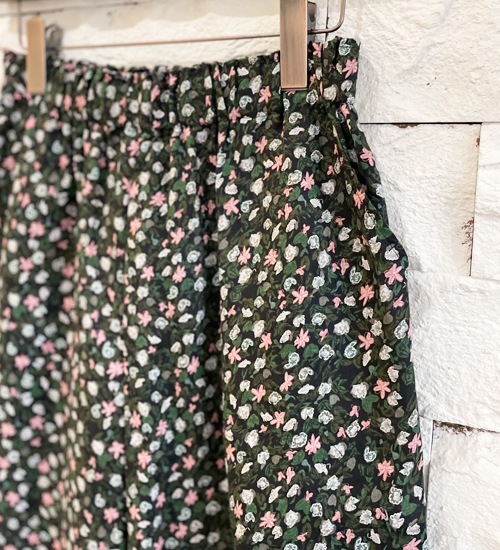 MANON �ޥΥ� ���ꥸ�ʥ��ͥ� �ե��ץ��� ���������ѥ�� ORIGINAL LINEN FLOWER PRINT EASY PANTS