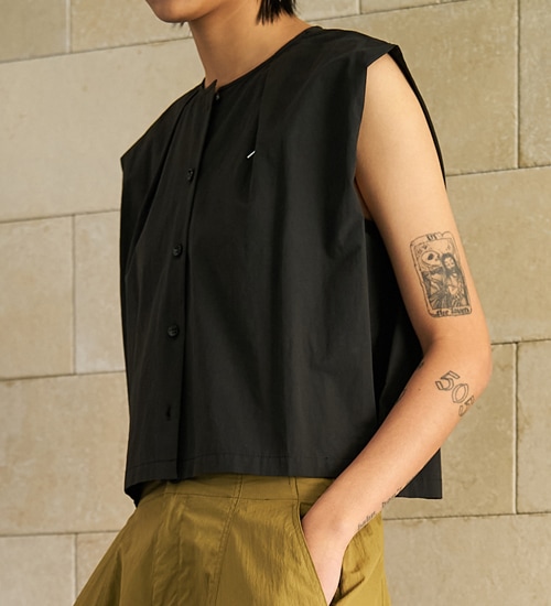 YENN ������ ���꡼�֥쥹����� SLEEVELESS SHIRT