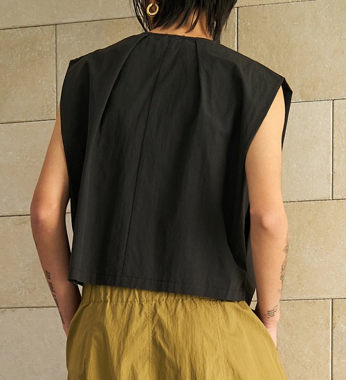 YENN ������ ���꡼�֥쥹����� SLEEVELESS SHIRT