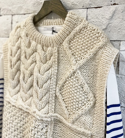 ��30��OFF�ա�kha:ki/�������ۥϥ�ɥ˥åȥ����֥�٥���/HAND KNIT CABLE VEST�ڥ���󥻥����ʸ��Բġ�