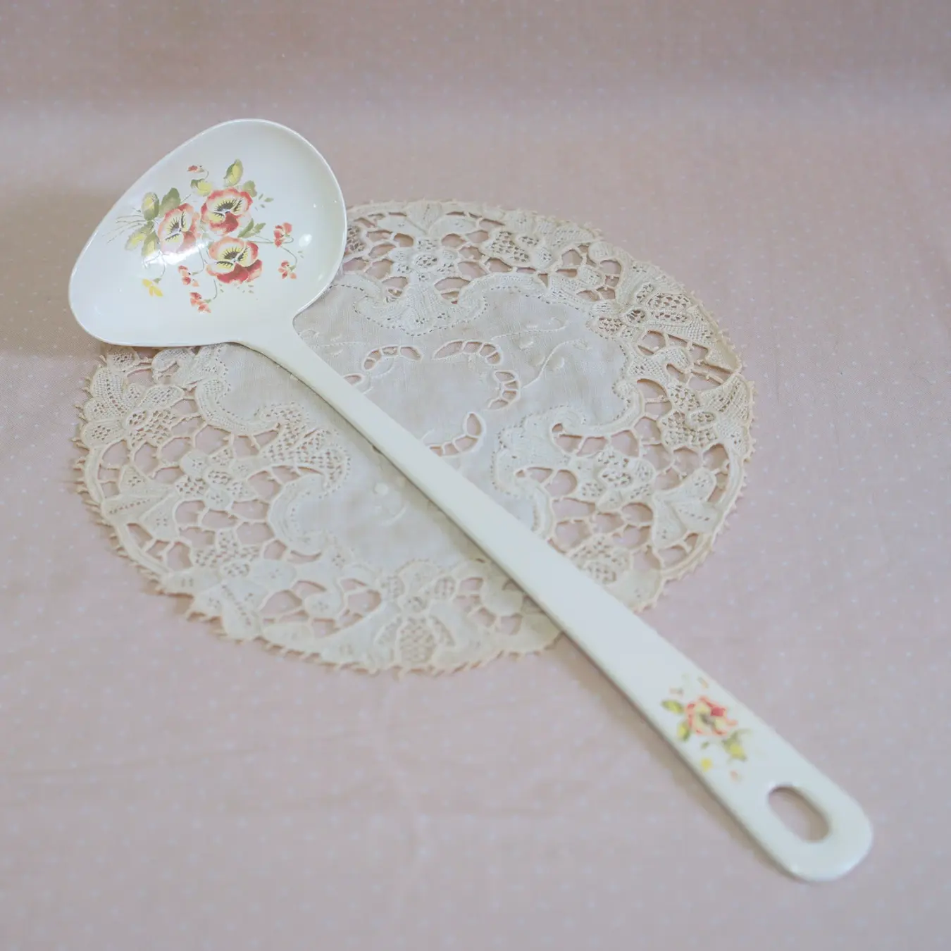 パンジー　横口レードルC（クリーム色）