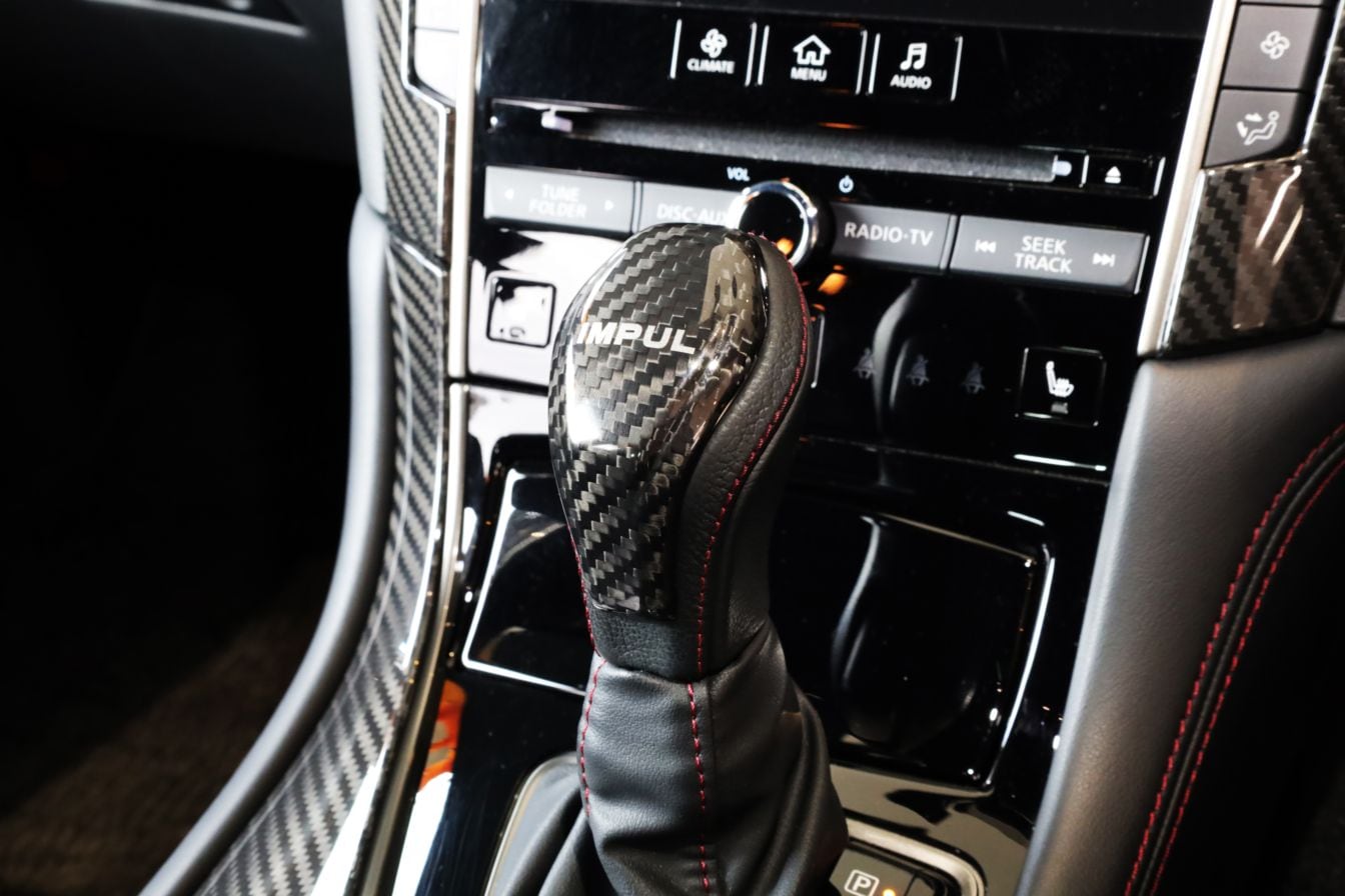 V37 スカイライン　カーボンシフトノブカバー