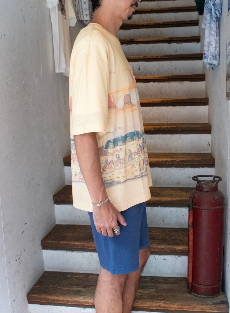 ALL OVER PRINT T-shirt "MEETS INDIAN"