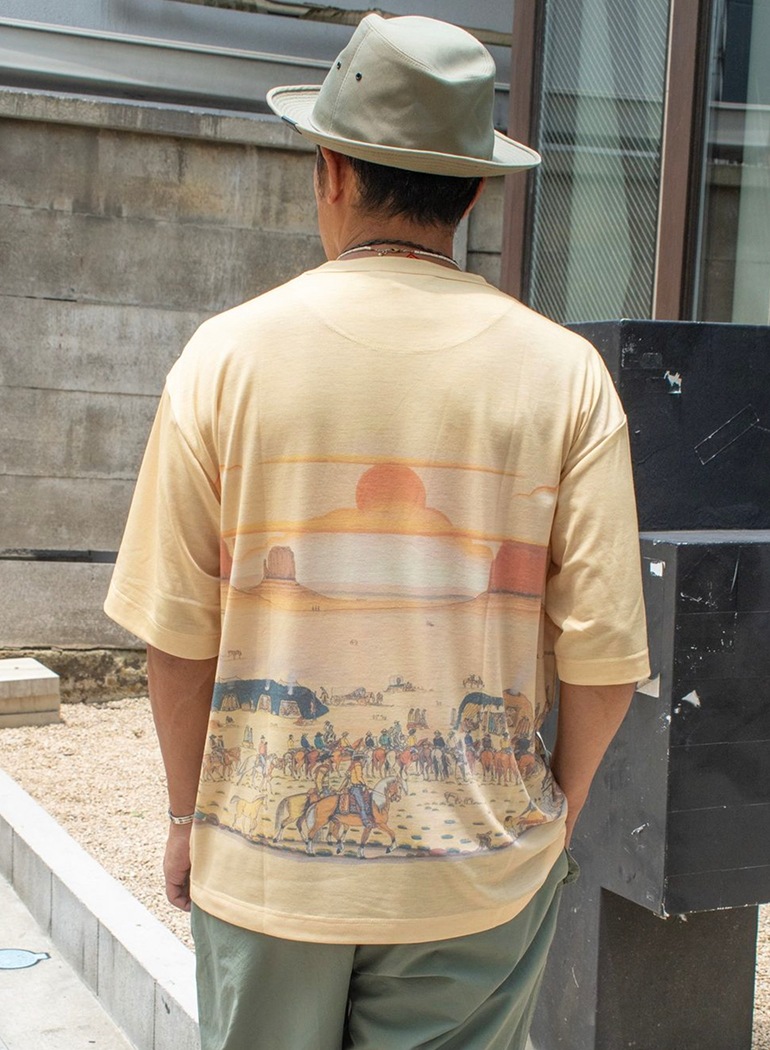 ALL OVER PRINT T-shirt "MEETS INDIAN"
