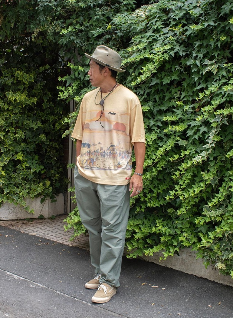 ALL OVER PRINT T-shirt "MEETS INDIAN"