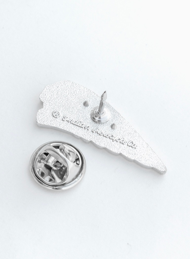 Pin badge "head mark"