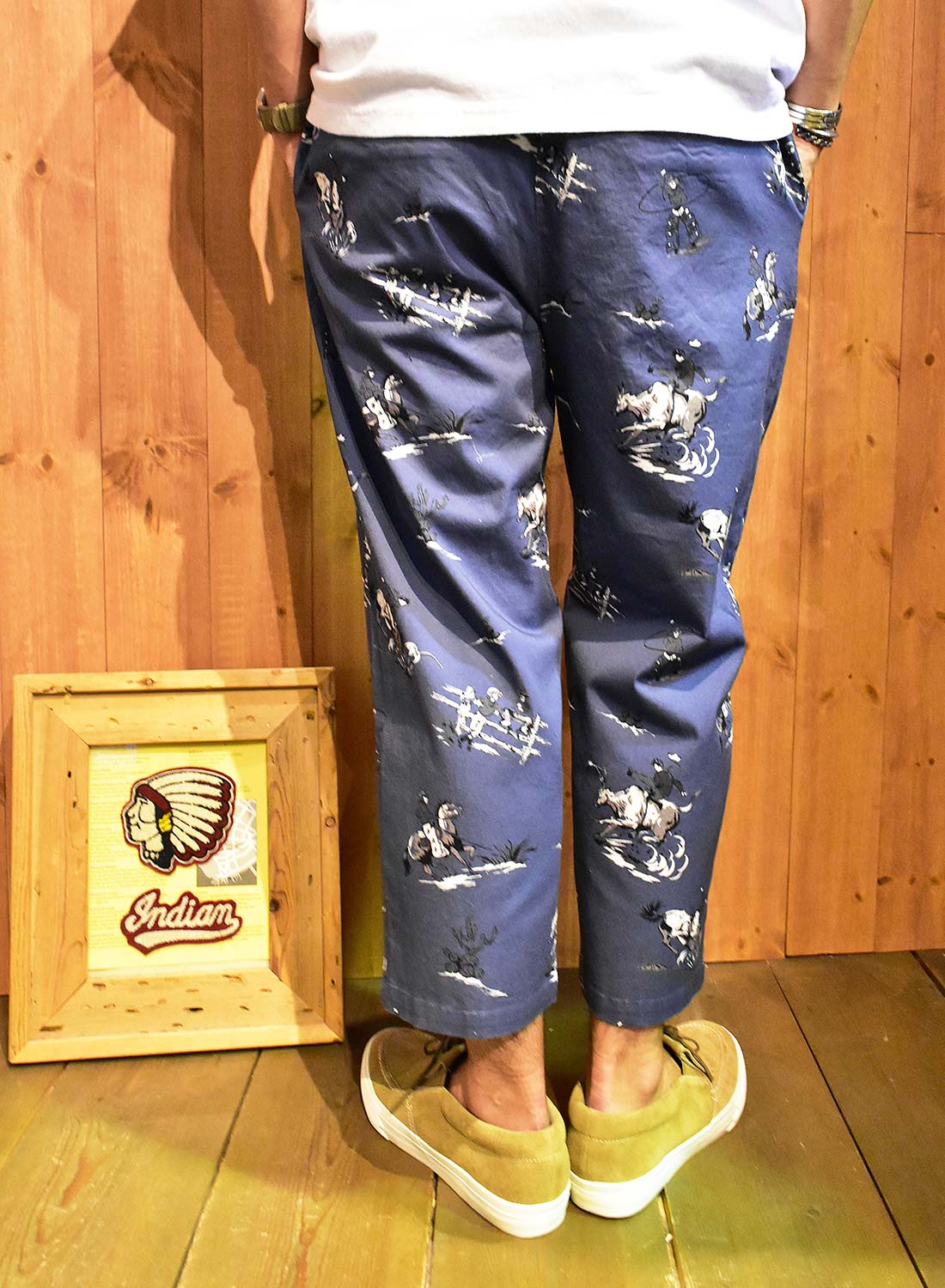Cowboy print ankle pants