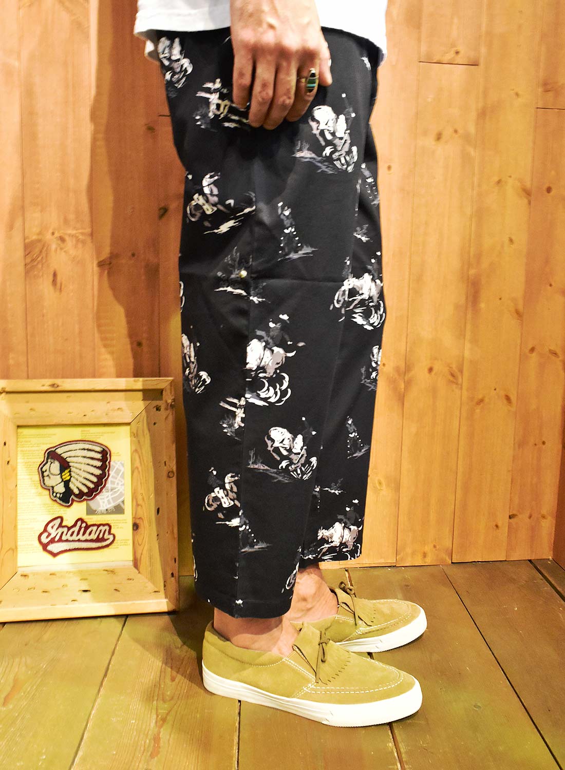 Cowboy print ankle pants