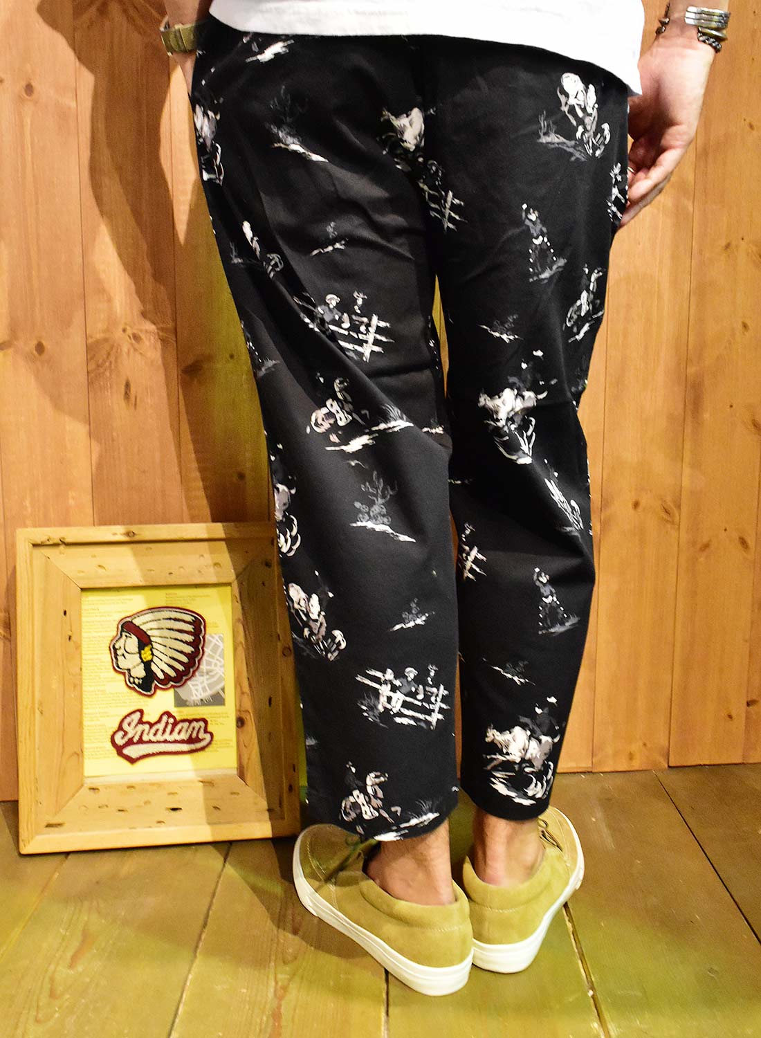 Cowboy print ankle pants