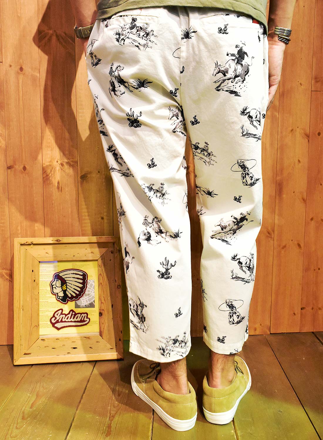 Cowboy print ankle pants