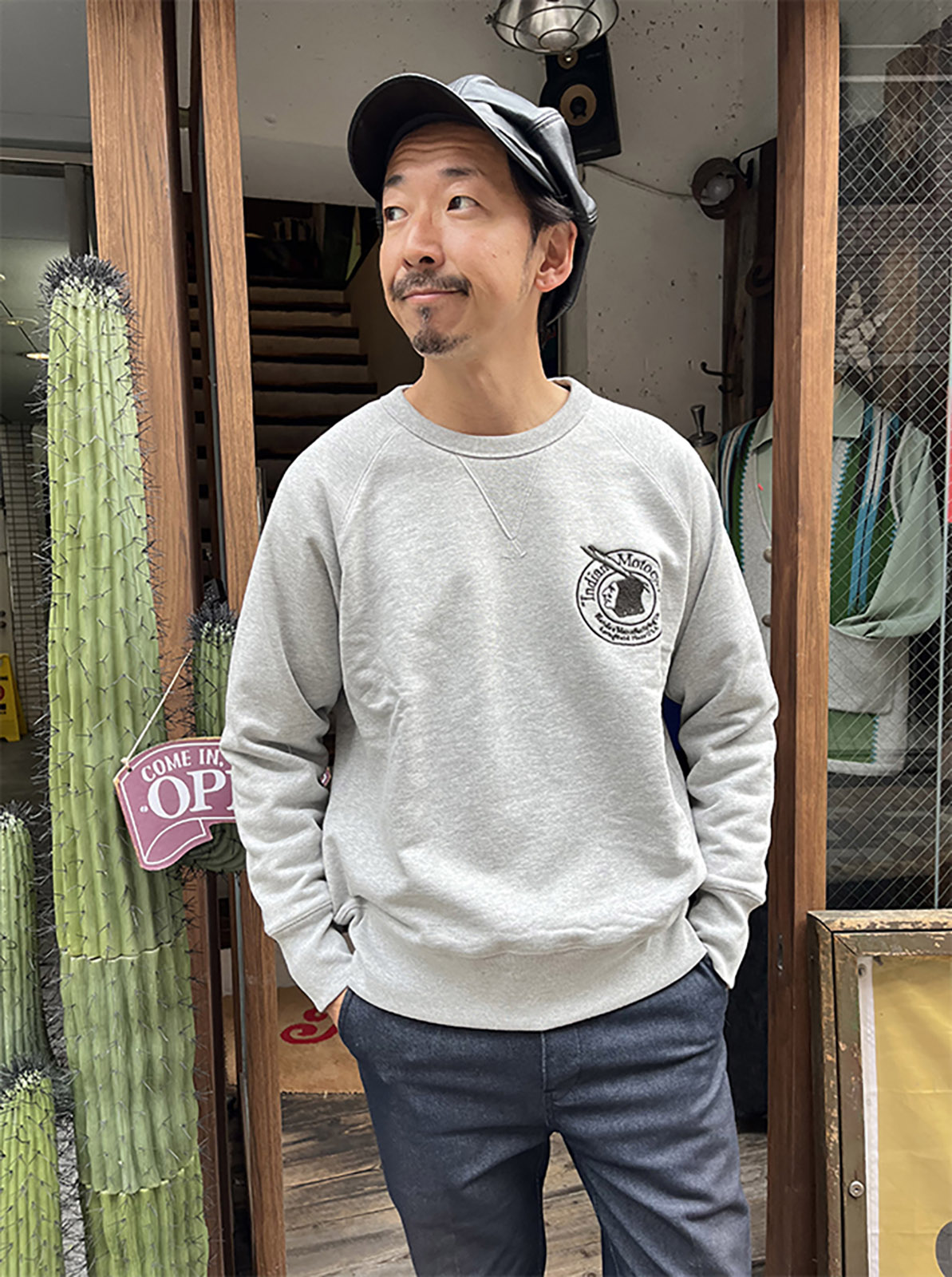 Raglan sleeve Sweat Shirt "Circle logo"