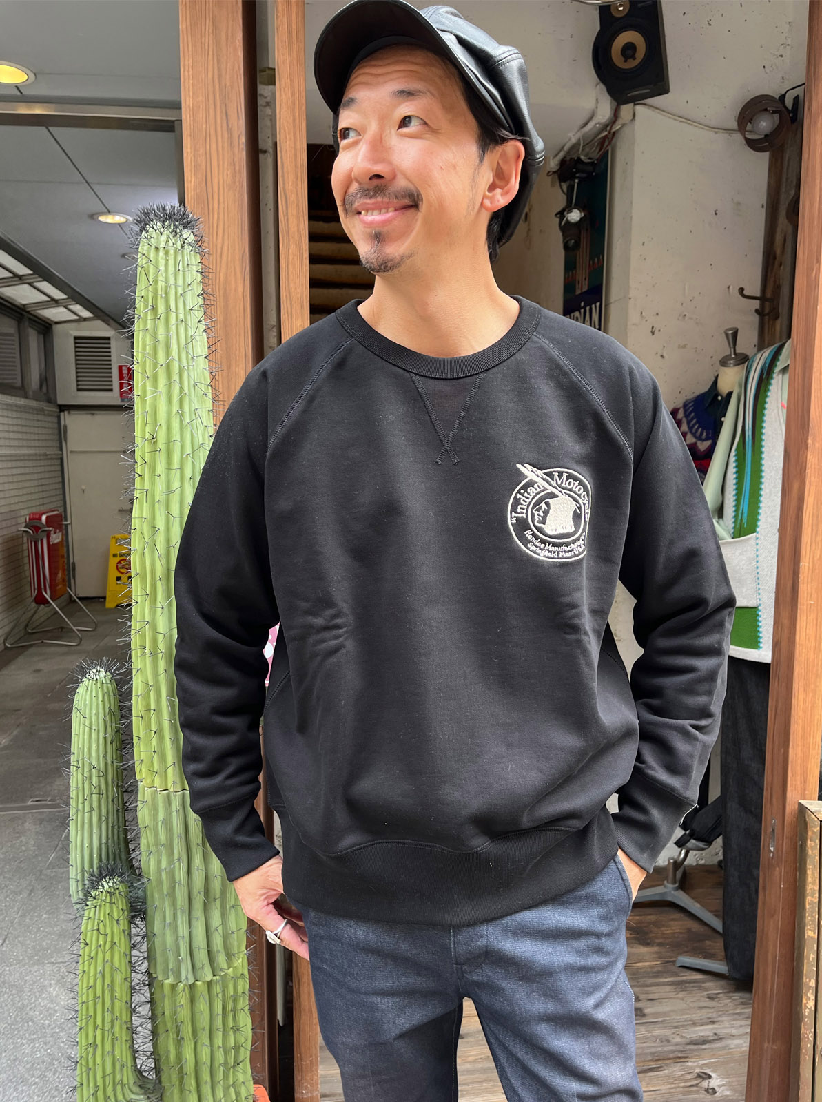 Raglan sleeve Sweat Shirt "Circle logo"