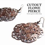 ・カットアウトフラワーピアス