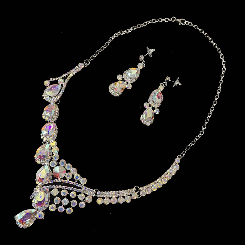 新商品】アシンメトリー クリスタル ネックレス + ピアス セット