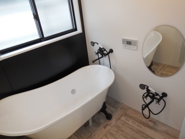 壁付けシャワー水栓 おしゃれ 金 ゴールド 浴室 バスルーム INK