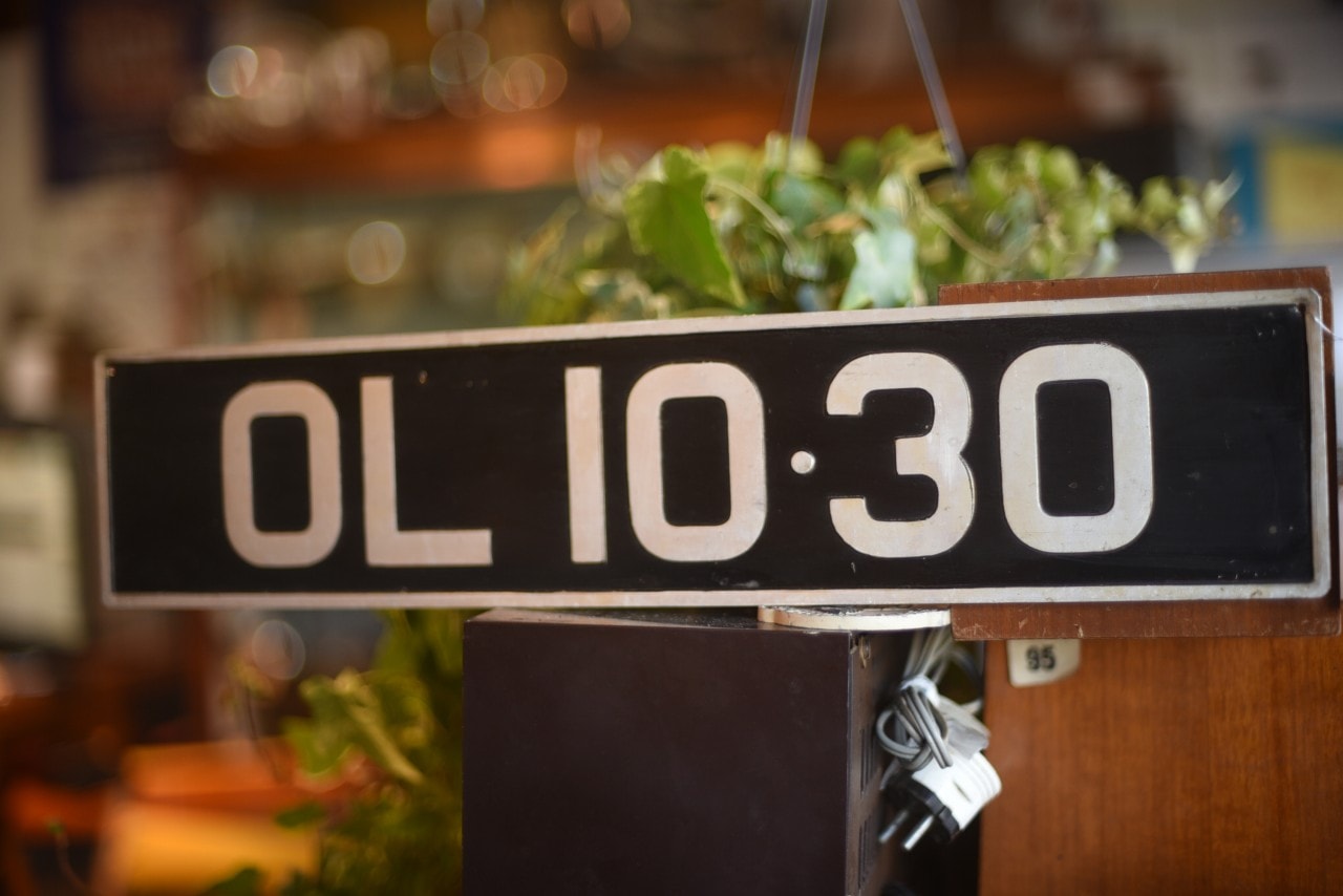 Uk ヴィンテージ 英国ナンバープレート 1015 ヴィンテージ看板 壁掛け その他壁掛け Innocent Online Shop