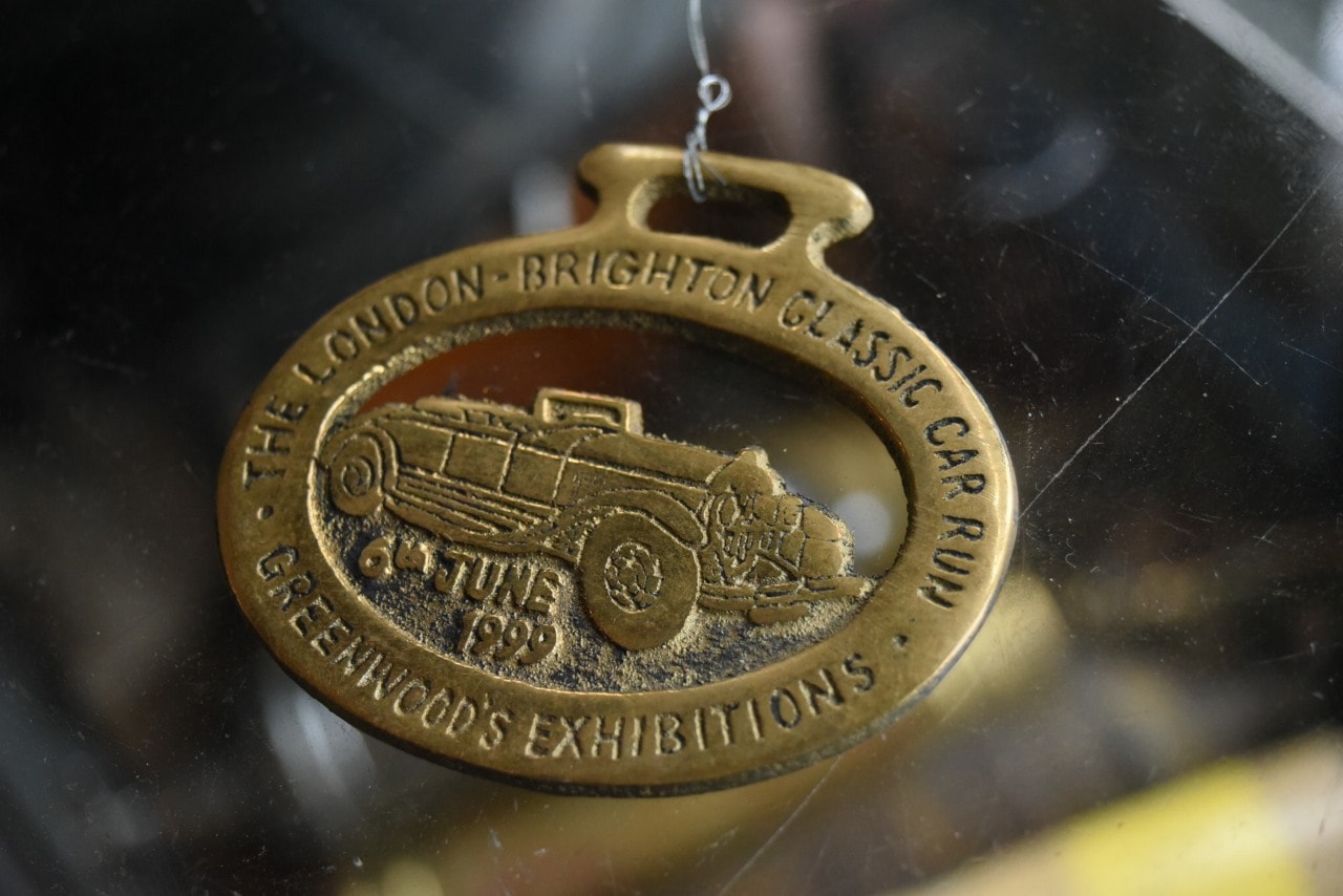 102253 UK ヴィンテージ　真鍮製　エンブレム