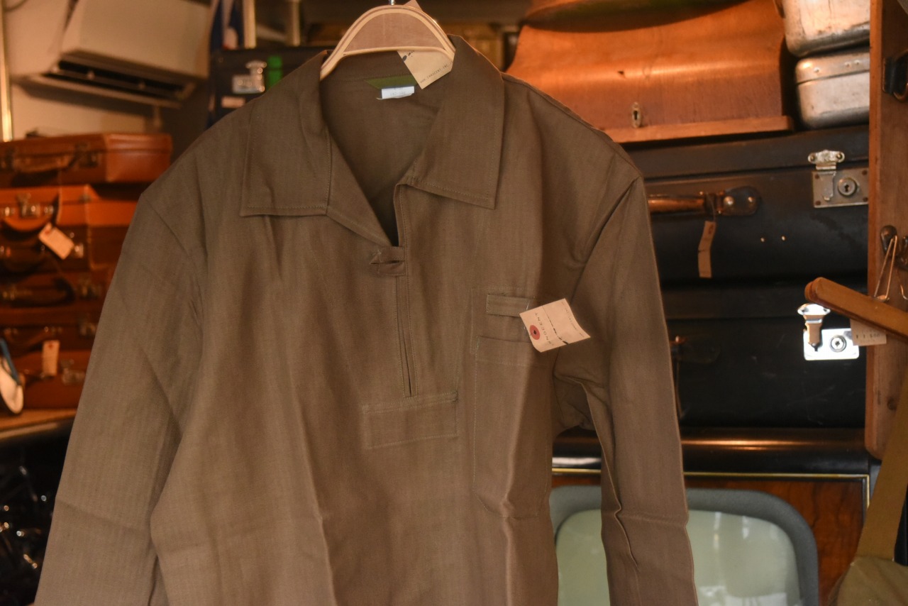 102313 ヨーロッパミリタリー　シャツ　　 ミリタリー サープラス