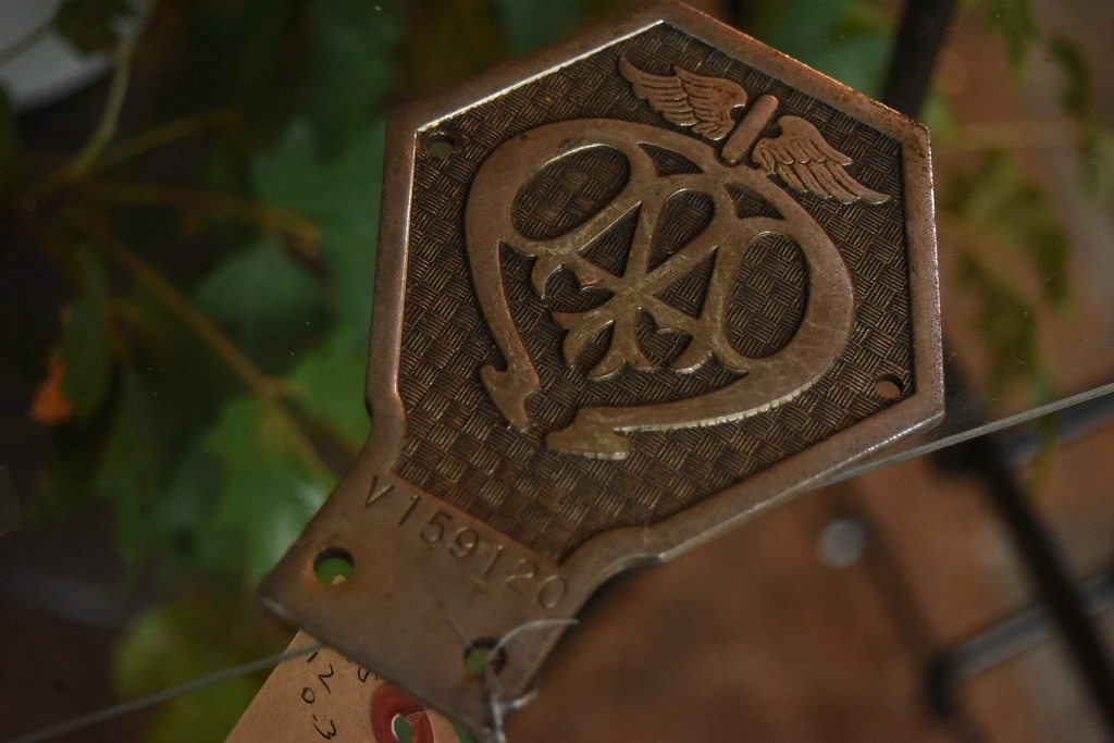 103328 UK ヴィンテージ　40年代　クロームメッキ　AA Automobile Association カーバッチ　