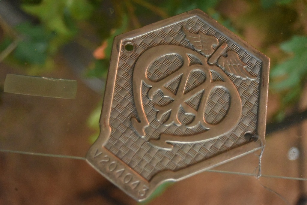 103346 UK ヴィンテージ　40年代　クロームメッキ　AA Automobile Association カーバッチ　