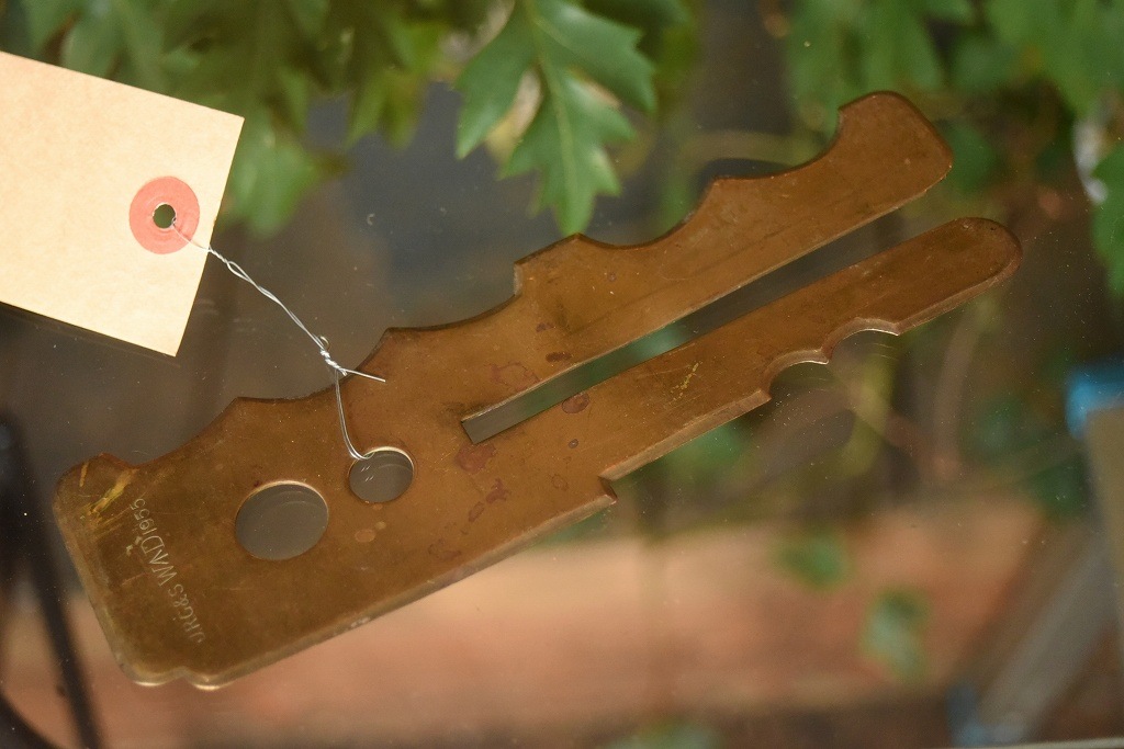 103356 UK ヴィンテージ　メダルボタンポリッシュプレート