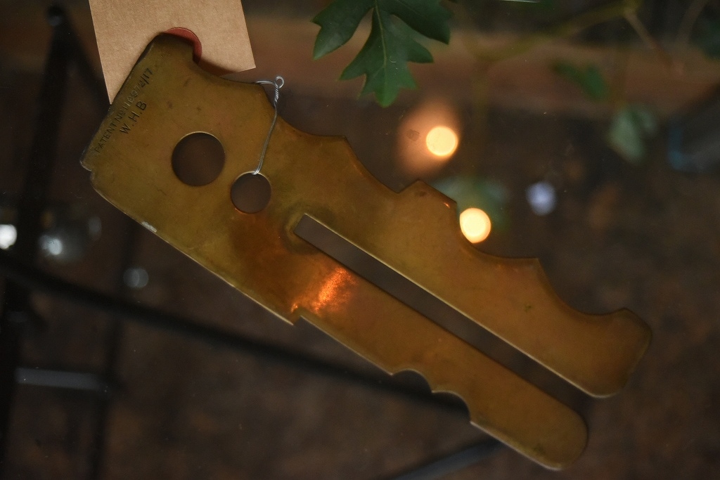 103355 UK ヴィンテージ　メダルボタンポリッシュプレート